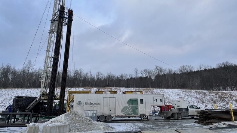 Drilling rig and mobile well remediation unit at oil well site